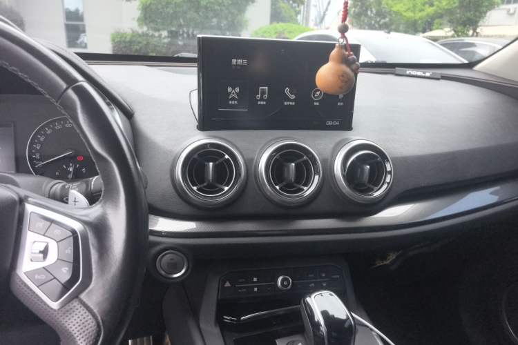 Used Wey VV5 2017 2.0T Ultra-Luxury Version Audio And AC Panel