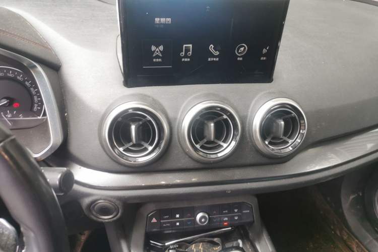 Used Wey VV5 2017 2.0T Ultra-Luxury Version Audio And AC Panel