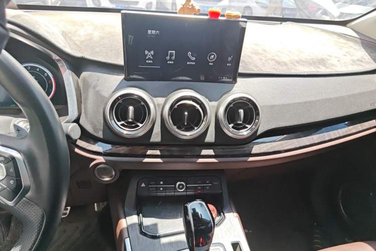 Used Wey VV5 2017 2.0T Flagship Edition Audio And AC Panel