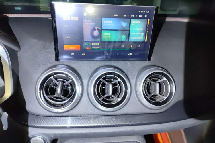Used Wey VV5 2017 2.0T Ultra-Luxury Version Audio And AC Panel