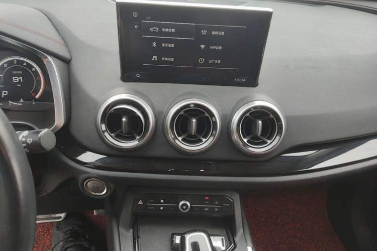 Used Wey VV5 2017 2.0T Flagship Edition Audio And AC Panel