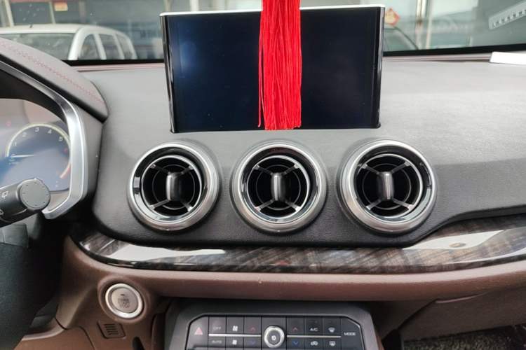 Used Wey VV5 2017 2.0T Flagship Edition Audio And AC Panel