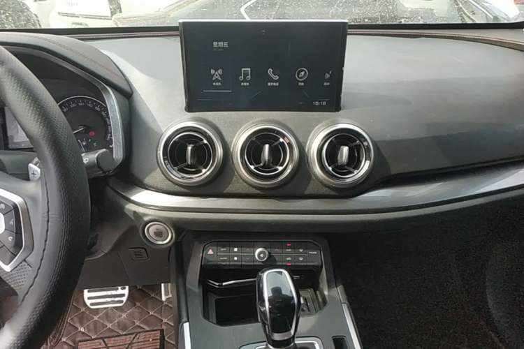 Used Wey VV5 2017 2.0T Ultra-Luxury Version Audio And AC Panel