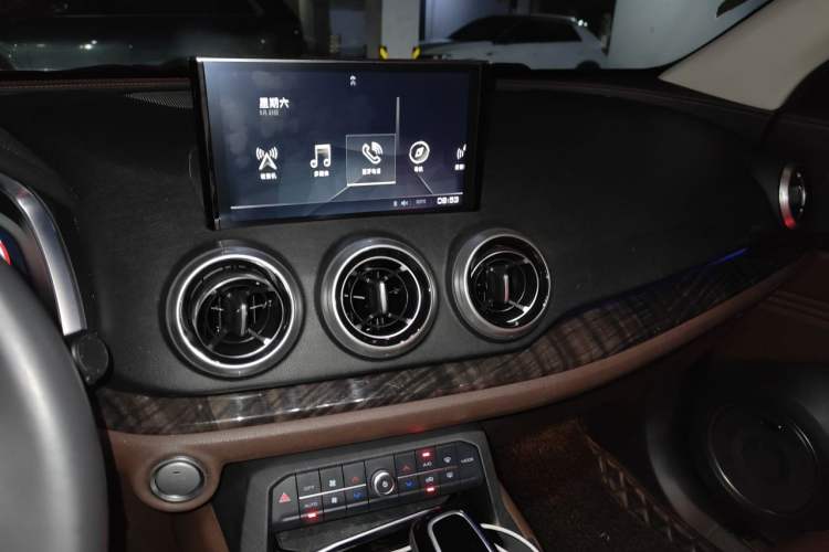 Used Wey VV5 2017 2.0T Flagship Edition Audio And AC Panel