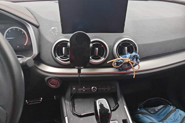 Used Wey VV5 2017 2.0T Flagship Edition Audio And AC Panel