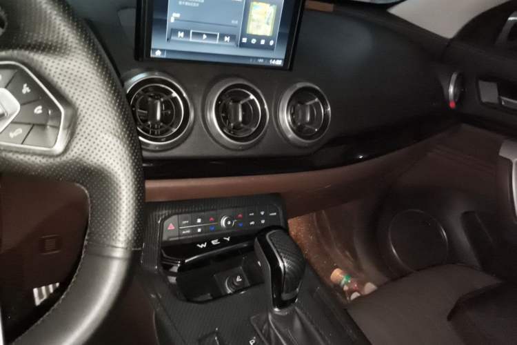 Used Wey VV5 2017 2.0T Flagship Edition Audio And AC Panel