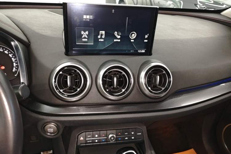 Used Wey VV5 2017 2.0T Ultra-Luxury Version Audio And AC Panel