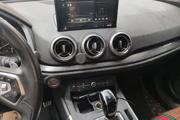 Used Wey VV5 2017 2.0T Ultra-Luxury Version Audio And AC Panel