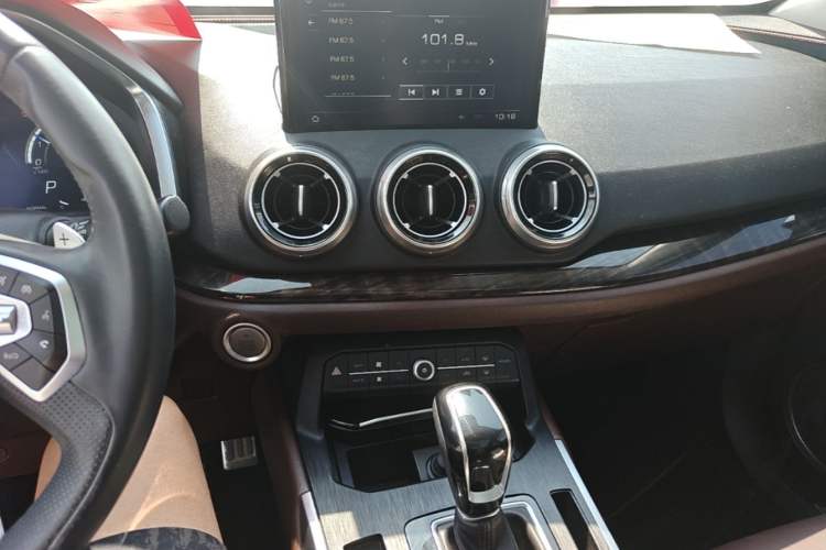 Used Wey VV5 2017 2.0T Flagship Edition Audio And AC Panel