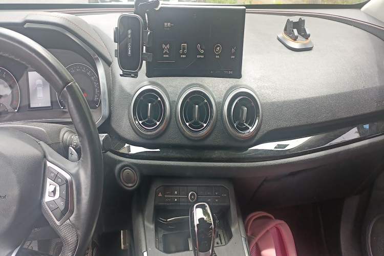 Used Wey VV5 2017 2.0T Ultra-Luxury Version Audio And AC Panel