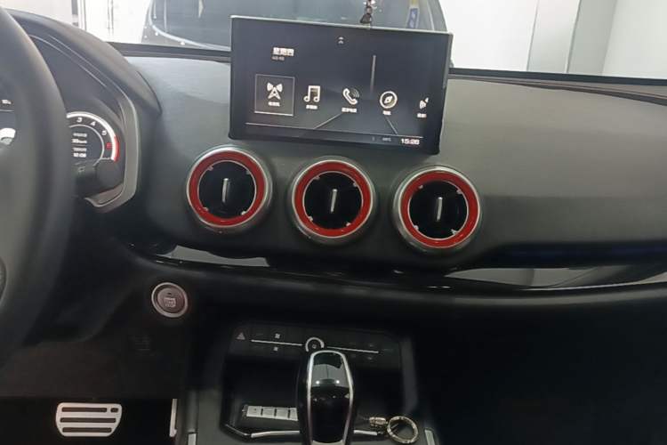 Used Wey VV5 2017 2.0T Flagship Edition Audio And AC Panel