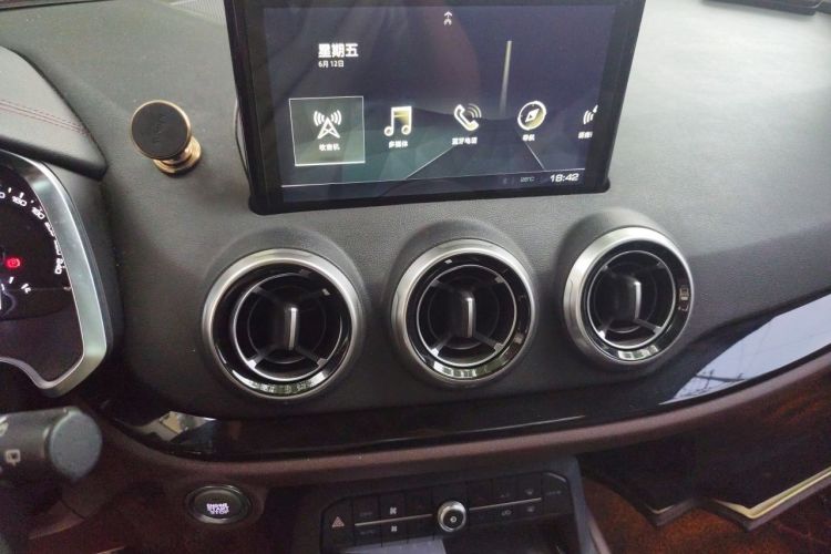 Used Wey VV5 2017 2.0T Ultra-Luxury Version Audio And AC Panel
