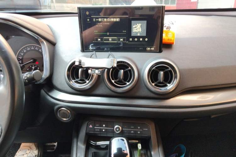 Used Wey VV5 2017 2.0T Ultra-Luxury Version Audio And AC Panel