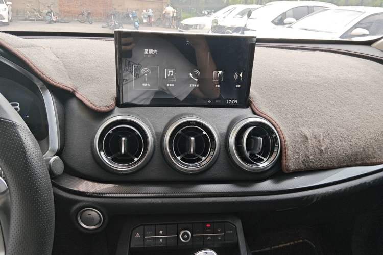 Used Wey VV5 2017 2.0T Flagship Edition Audio And AC Panel