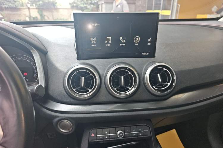 Used Wey VV5 2017 2.0T Ultra-Luxury Version Audio And AC Panel