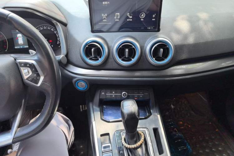 Used Wey VV5 2017 2.0T Ultra-Luxury Version Audio And AC Panel