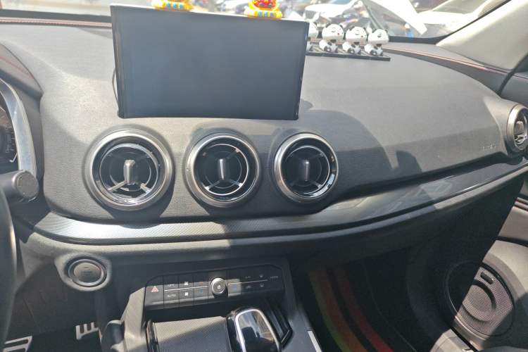 Used Wey VV5 2017 2.0T Ultra-Luxury Version Audio And AC Panel
