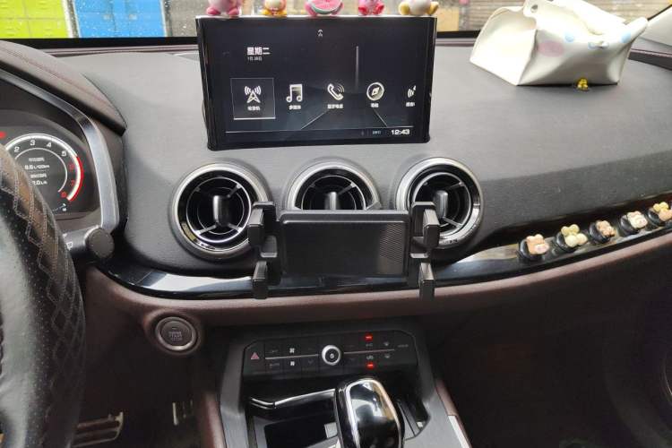 Used Wey VV5 2017 2.0T Flagship Edition Audio And AC Panel