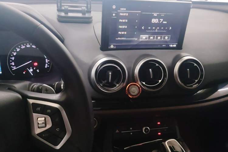 Used Wey VV5 2017 2.0T Ultra-Luxury Version Audio And AC Panel