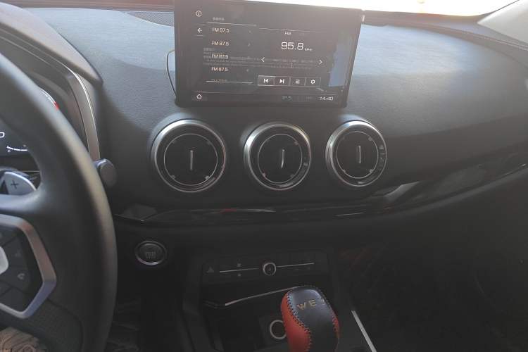 Used Wey VV5 2017 2.0T Flagship Edition Audio And AC Panel