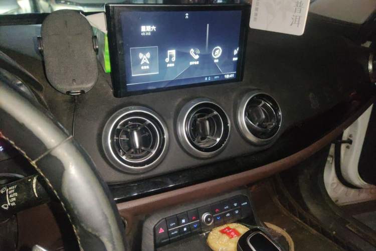 Used Wey VV5 2017 2.0T Ultra-Luxury Version Audio And AC Panel