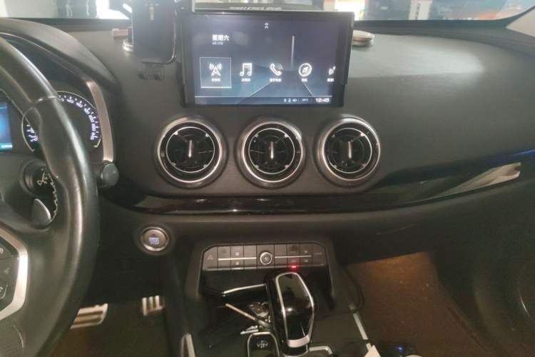 Used Wey VV5 2017 2.0T Ultra-Luxury Version Audio And AC Panel