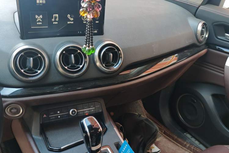 Used Wey VV5 2017 2.0T Ultra-Luxury Version Audio And AC Panel
