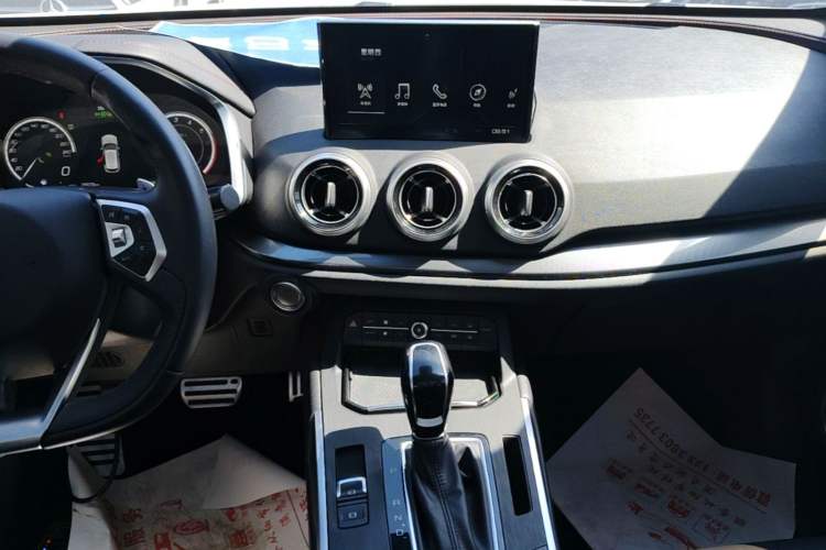 Used Wey VV5 2017 2.0T Flagship Edition Audio And AC Panel