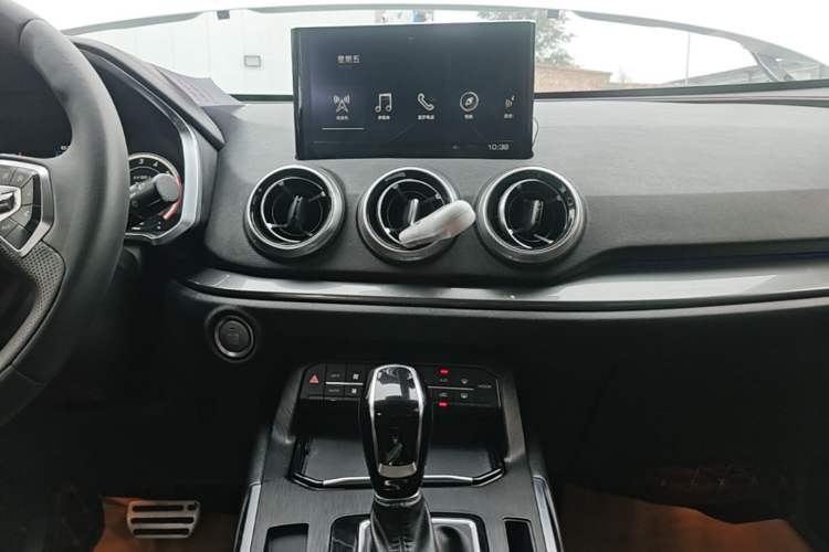 Used Wey VV5 2017 2.0T Flagship Edition Audio And AC Panel