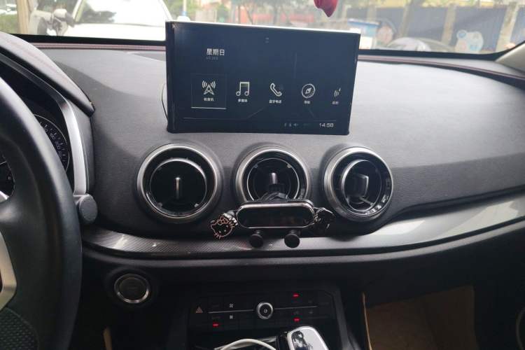 Used Wey VV5 2017 2.0T Ultra-Luxury Version Audio And AC Panel