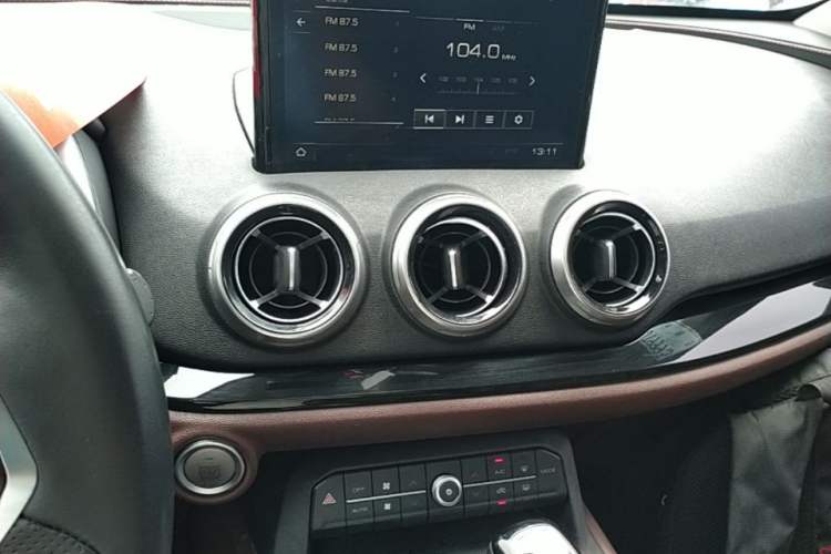 Used Wey VV5 2017 2.0T Ultra-Luxury Version Audio And AC Panel