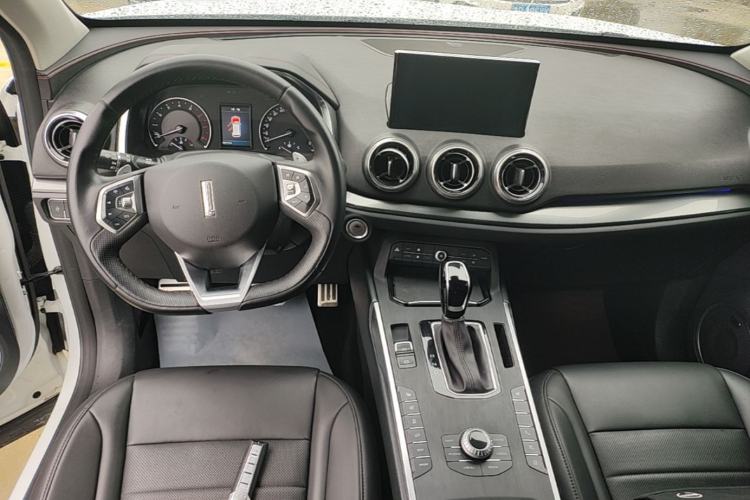 Used Wey VV5 2017 2.0T Ultra-Luxury Version Center Console