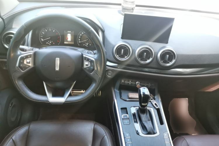 Used Wey VV5 2017 2.0T Ultra-Luxury Version Center Console