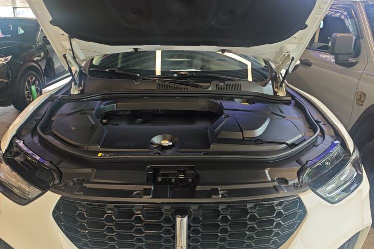 Used Wey VV5 2017 2.0T Flagship Edition Engine Bay
