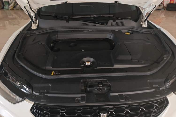 Used Wey VV5 2017 2.0T Flagship Edition Engine Bay