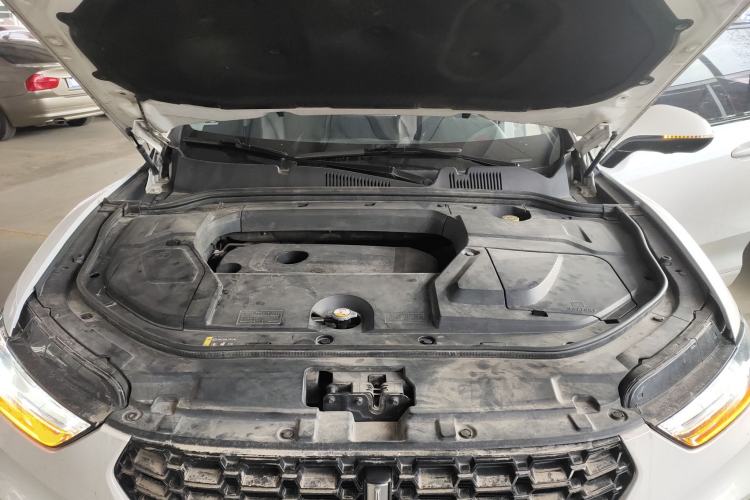 Used Wey VV5 2017 2.0T Ultra-Luxury Version Engine Bay