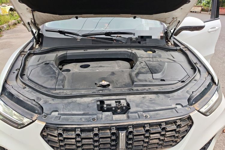 Used Wey VV5 2017 2.0T Flagship Edition Engine Bay