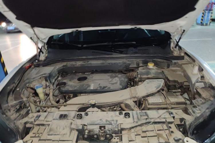 Used Wey VV5 2017 2.0T Ultra-Luxury Version Engine Bay