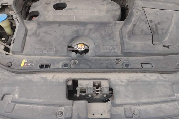 Used Wey VV5 2017 2.0T Flagship Edition Engine Bay