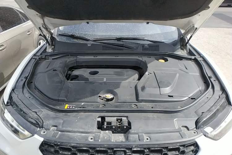 Used Wey VV5 2017 2.0T Ultra-Luxury Version Engine Bay