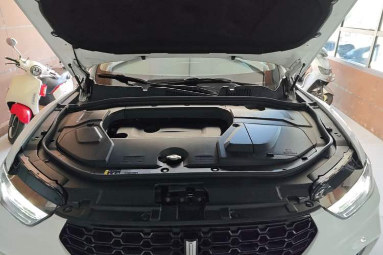 Used Wey VV5 2017 2.0T Ultra-Luxury Version Engine Bay