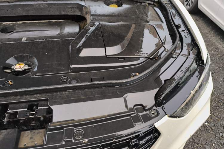 Used Wey VV5 2017 2.0T Flagship Edition Engine Bay Left