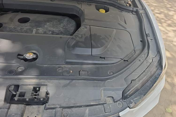 Used Wey VV5 2017 2.0T Ultra-Luxury Version Engine Bay Left