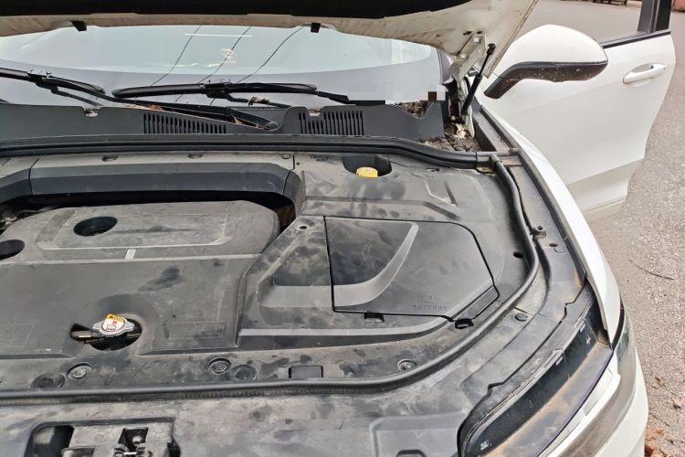 Used Wey VV5 2017 2.0T Flagship Edition Engine Bay Left