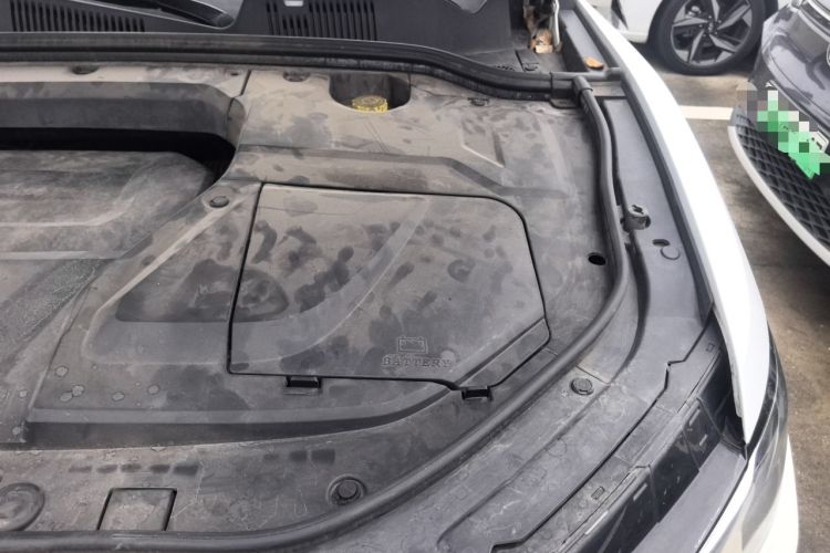 Used Wey VV5 2017 2.0T Ultra-Luxury Version Engine Bay Left