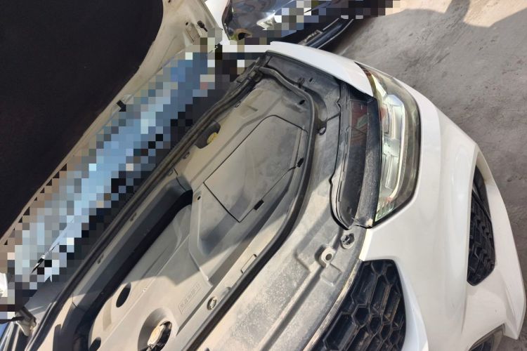 Used Wey VV5 2017 2.0T Ultra-Luxury Version Engine Bay Left
