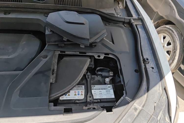 Used Wey VV5 2017 2.0T Flagship Edition Engine Bay Left