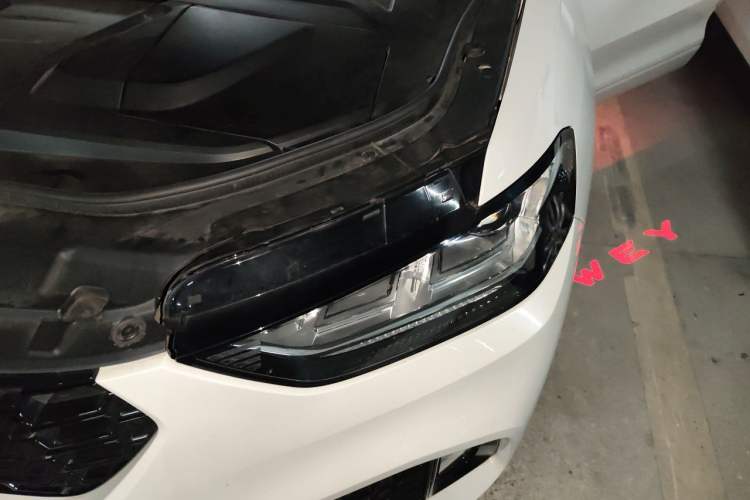 Used Wey VV5 2017 2.0T Flagship Edition Engine Bay Left