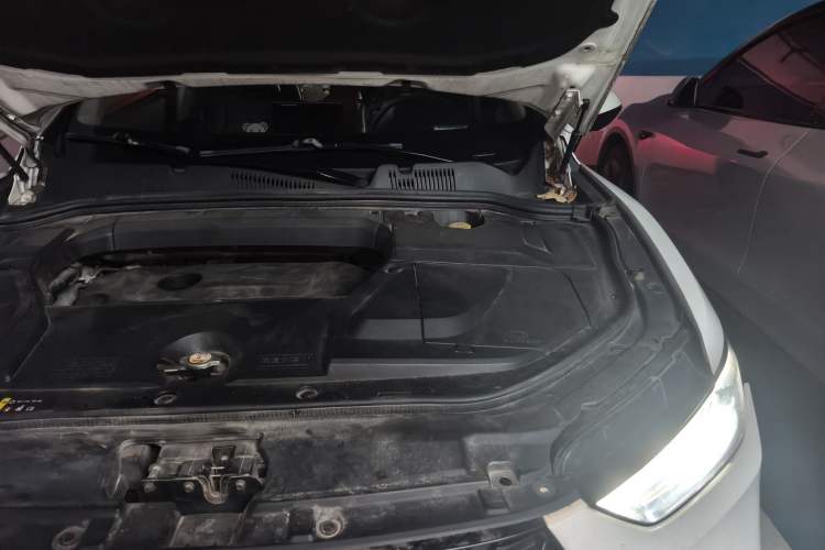 Used Wey VV5 2017 2.0T Ultra-Luxury Version Engine Bay Left