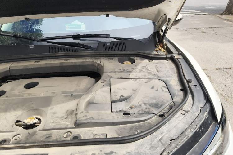 Used Wey VV5 2017 2.0T Flagship Edition Engine Bay Left
